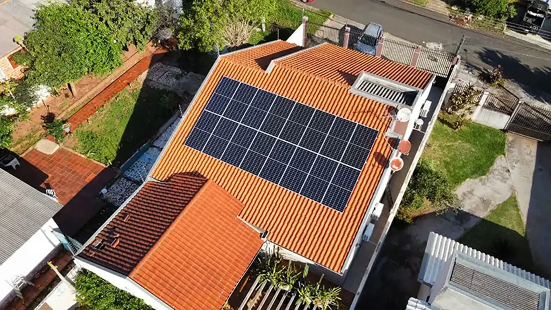 Residencial · 16 Painéis 550Wp — Capta Solar Engenharia